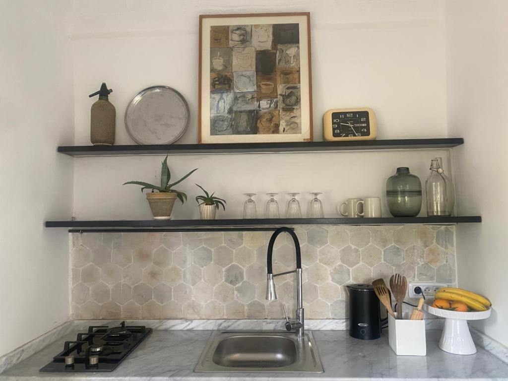 Lella Zohra, Studio Avec Piscine A Sidi Bou Said Bed & Breakfast Exterior photo