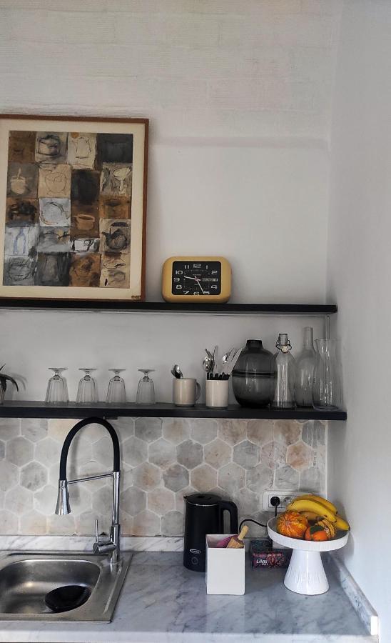 Lella Zohra, Studio Avec Piscine A Sidi Bou Said Bed & Breakfast Exterior photo