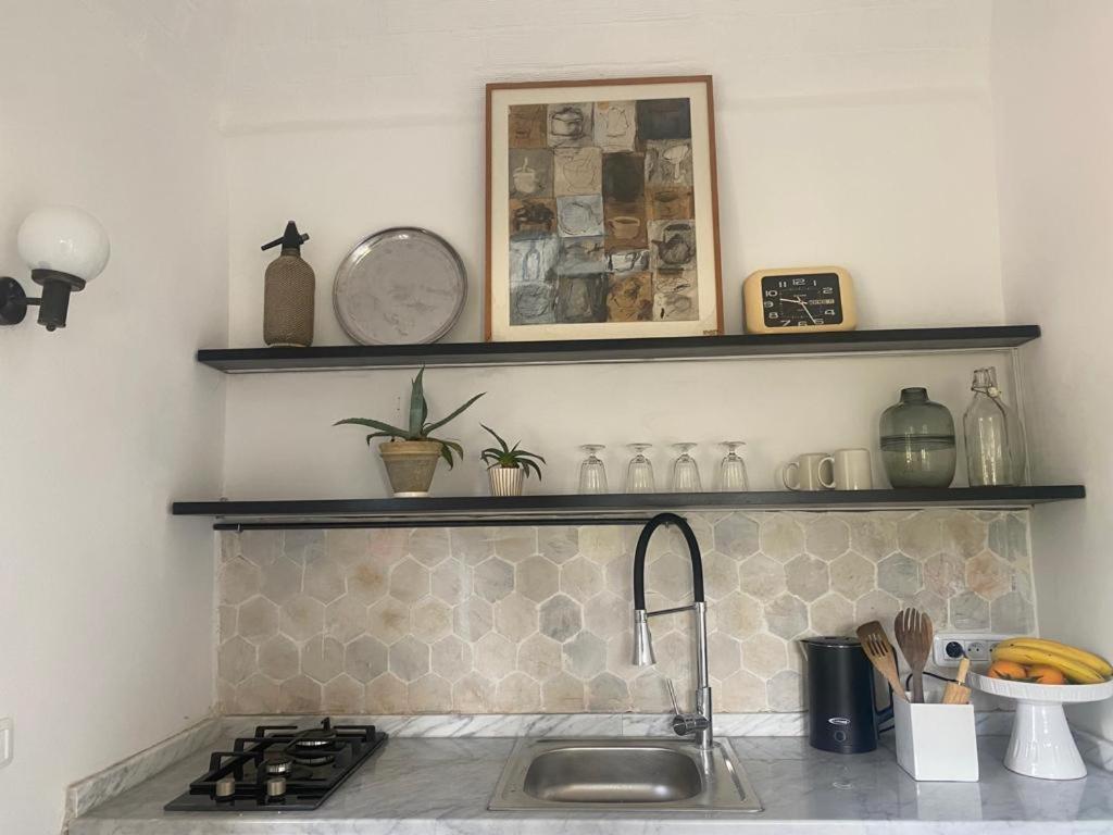 Lella Zohra, Studio Avec Piscine A Sidi Bou Said Bed & Breakfast Exterior photo